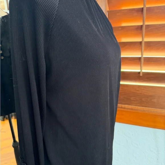 Black Smocked V-Neck Long Sleeve Top - Picture 4 of 9